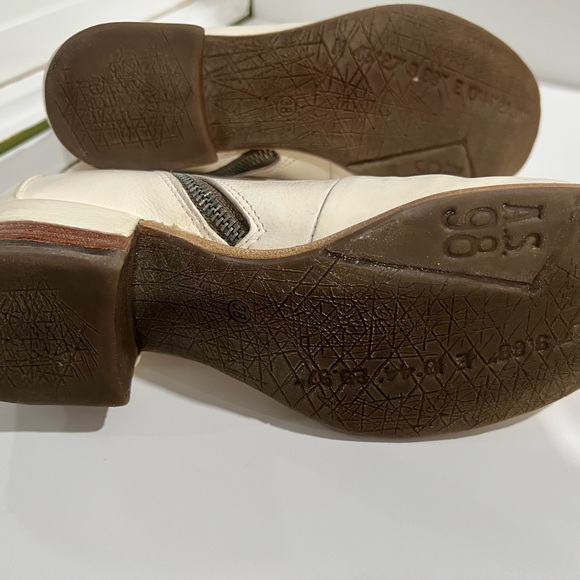 AS98 Ivory CutOut Ankle Boots 38/8 - Picture 8 of 16